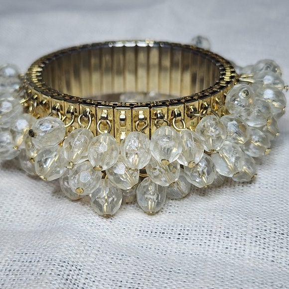 Vintage Cha Cha Beaded Bracelet Stretchy Gold Tone Crystal Charms - Picture 4 of 8